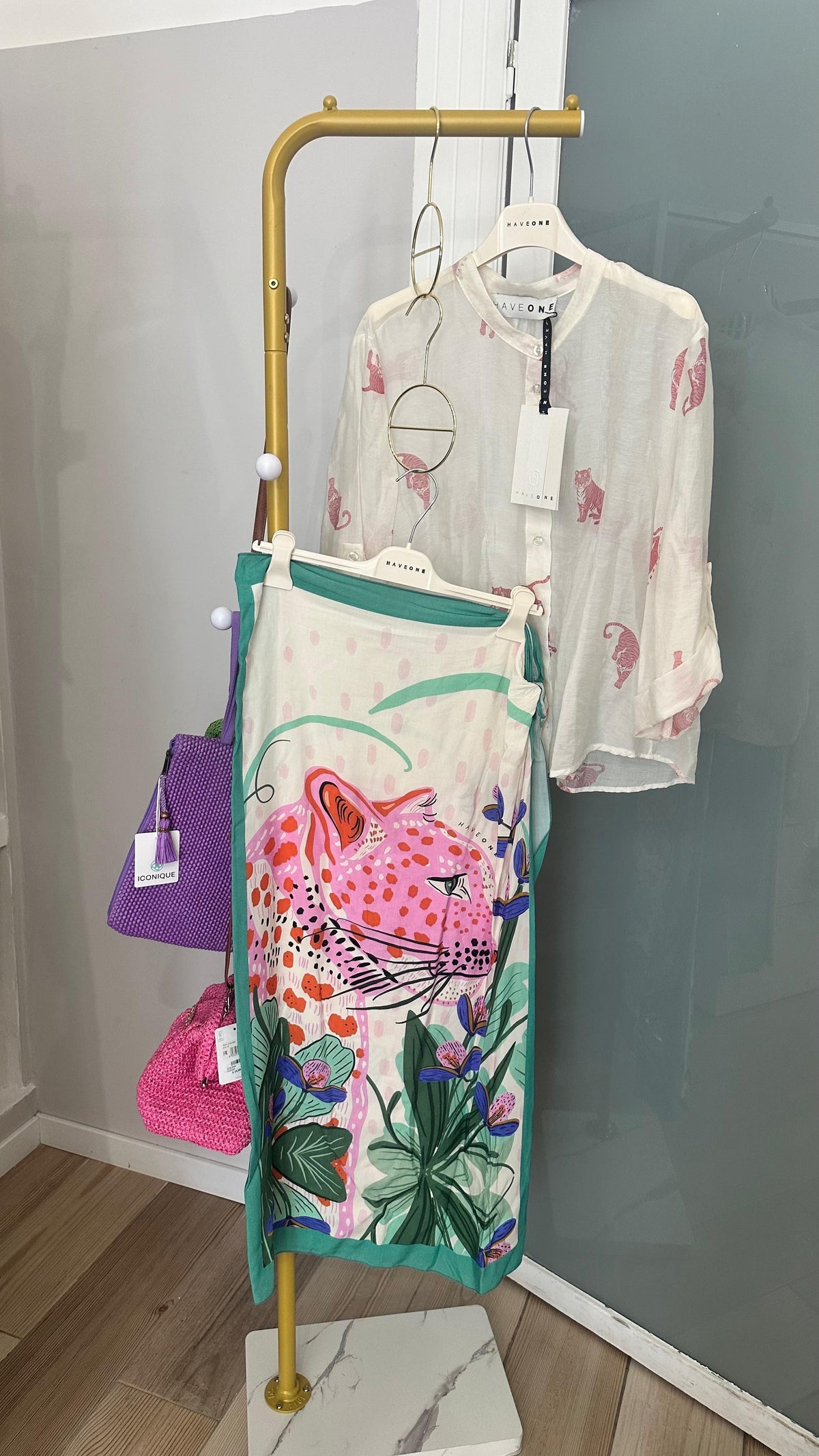 Have one camicia tigre rosa - CVS-Q492