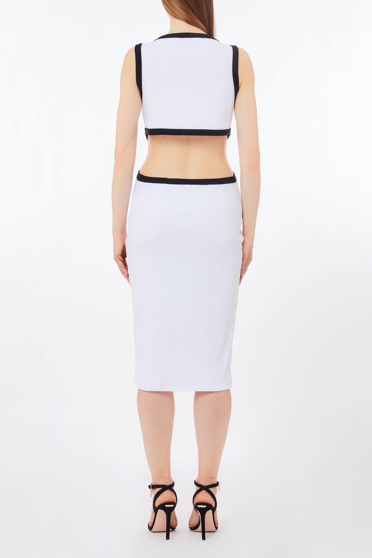 AbitoLiuJoacostinebiancoretro