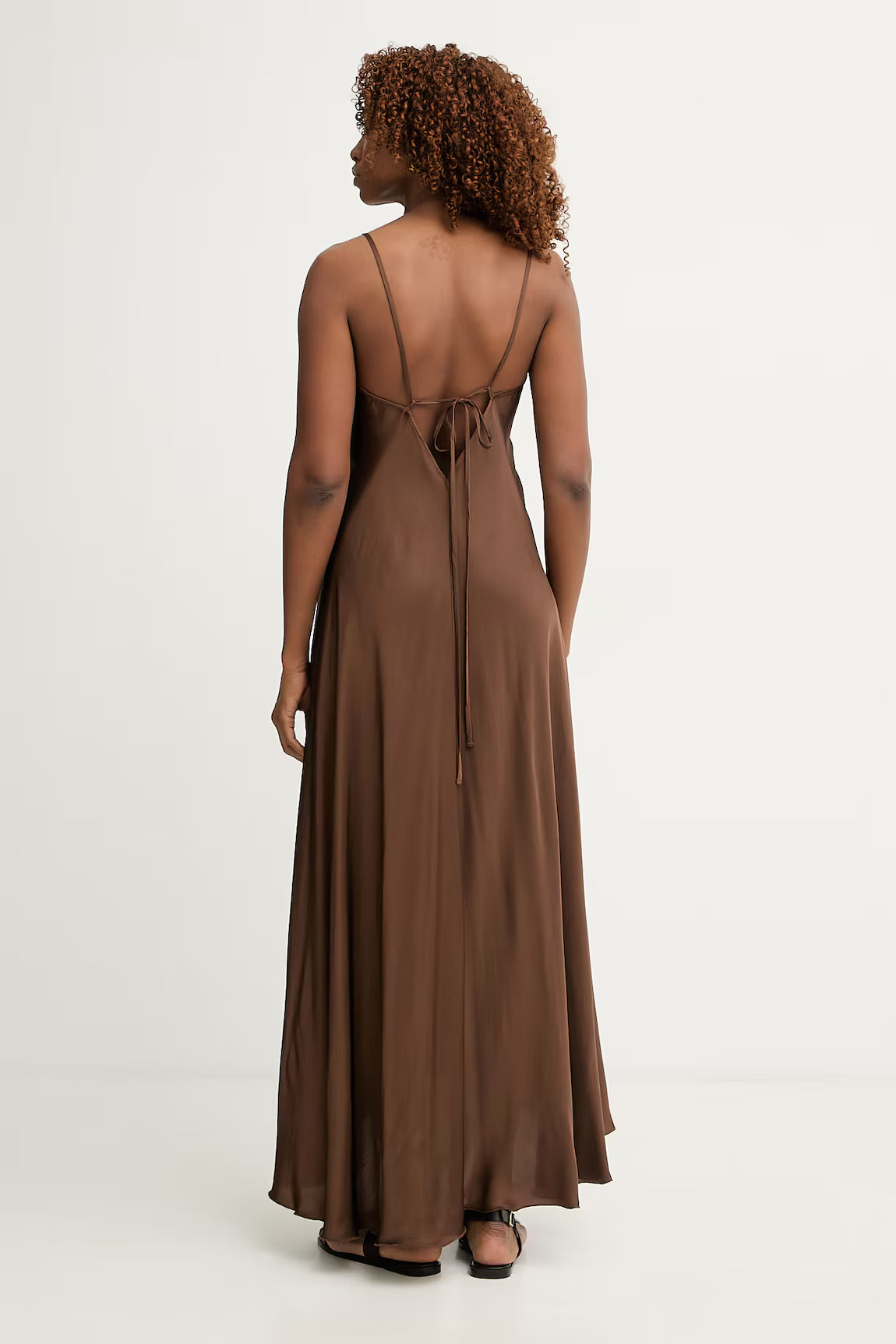Abito_lungo_Have_one_in_satin_marrone_retro