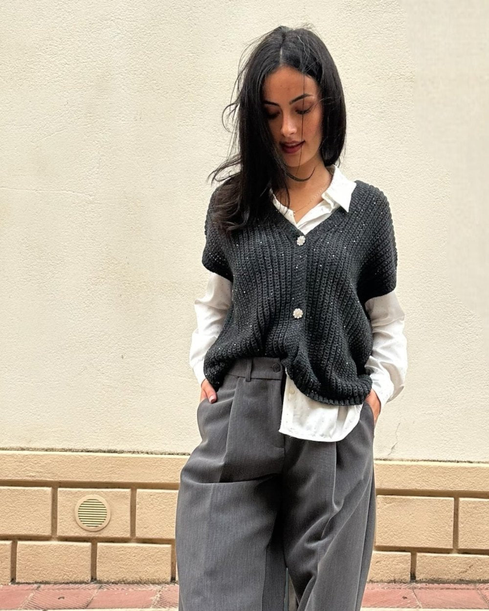 Cardigan smanicato Souvenir grigio dettaglio