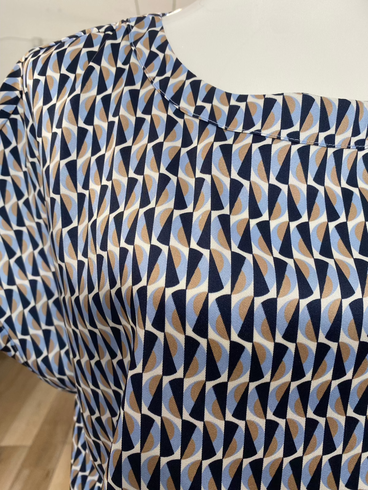 Emme Marella blusa geometrica dettaglio