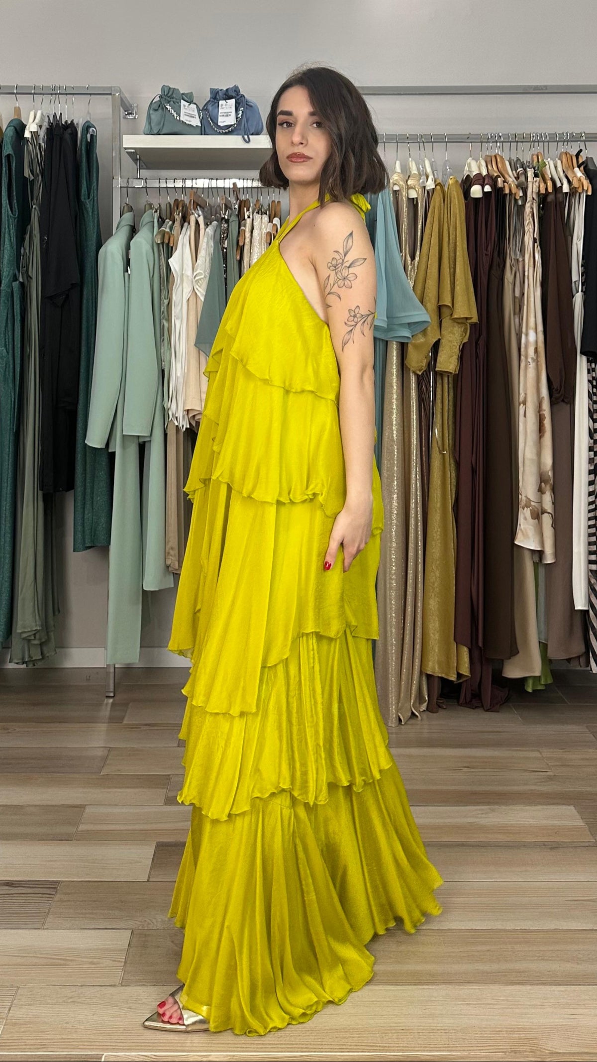 Have one abito lungo balze leterale