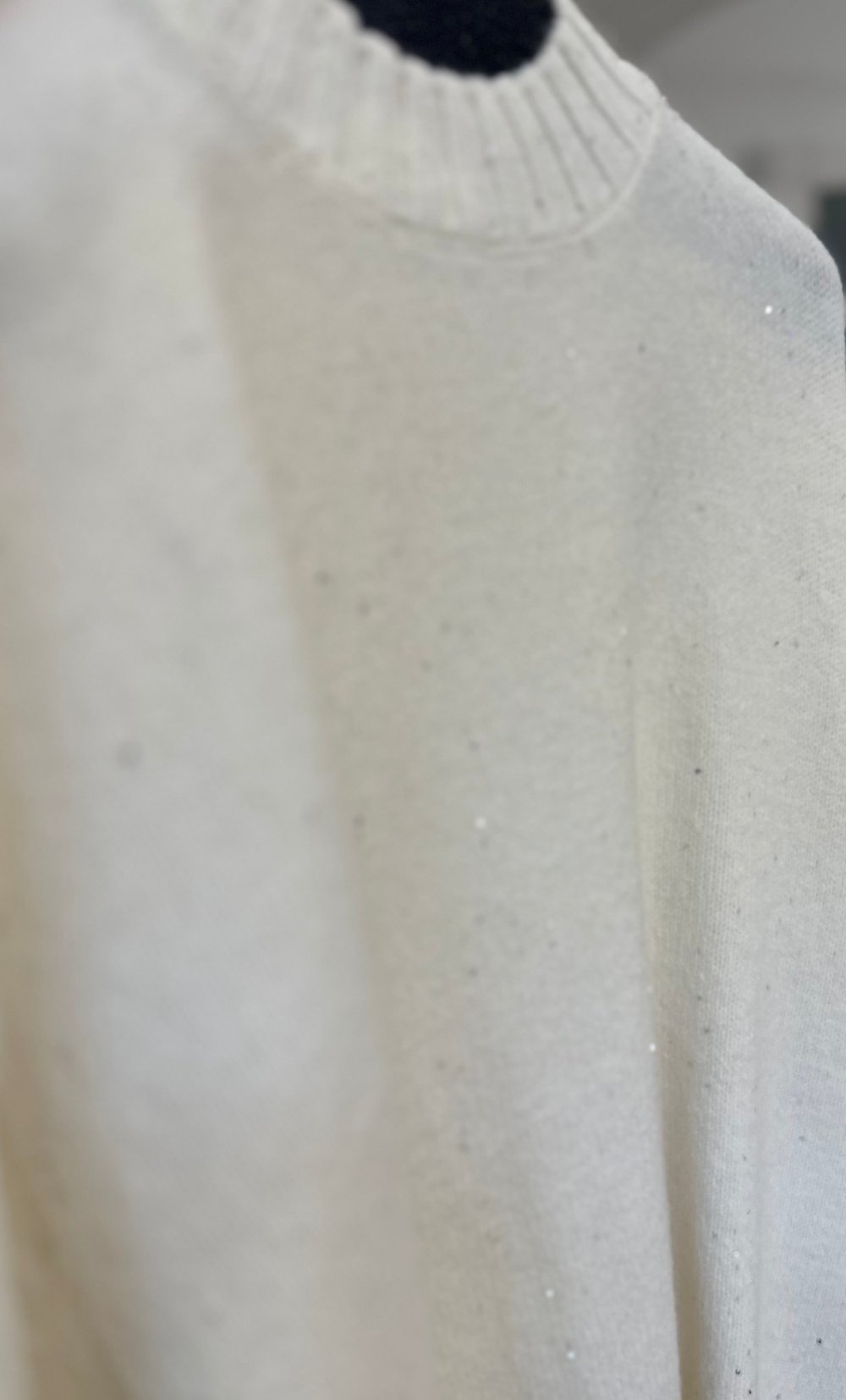 Have one maglione panna dettaglio