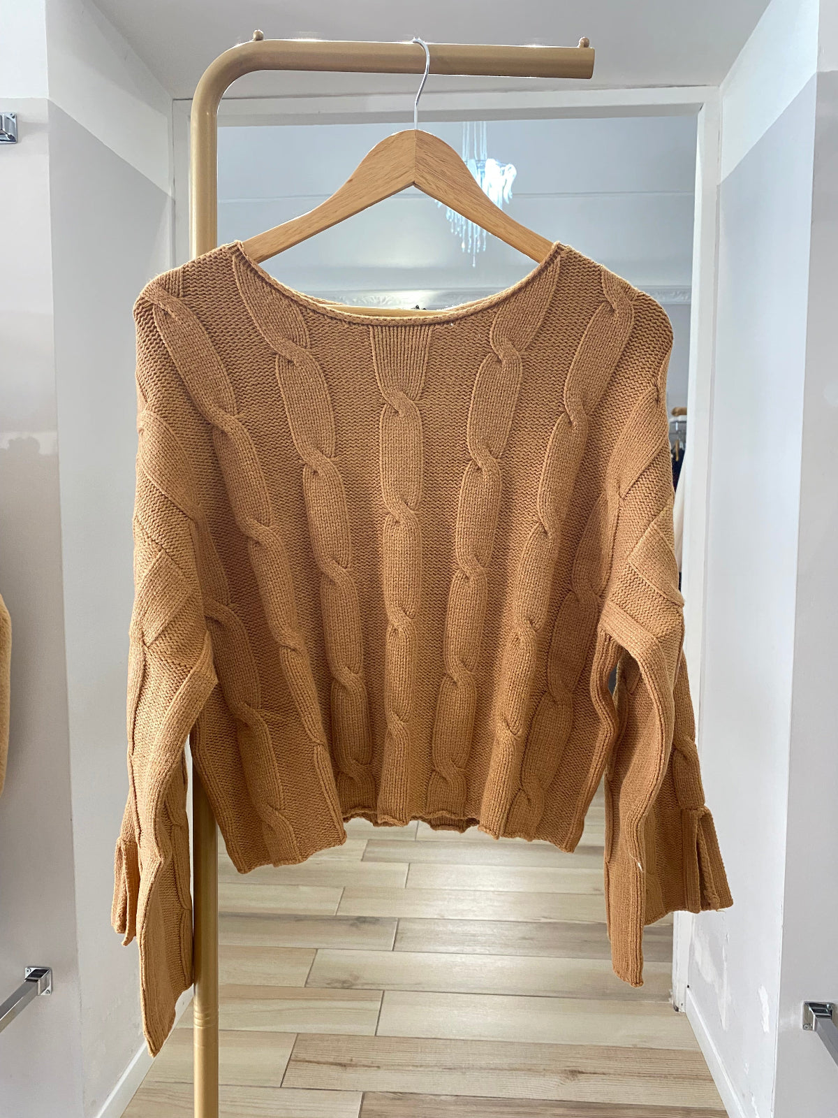 Kocca maglione a trecce cammello