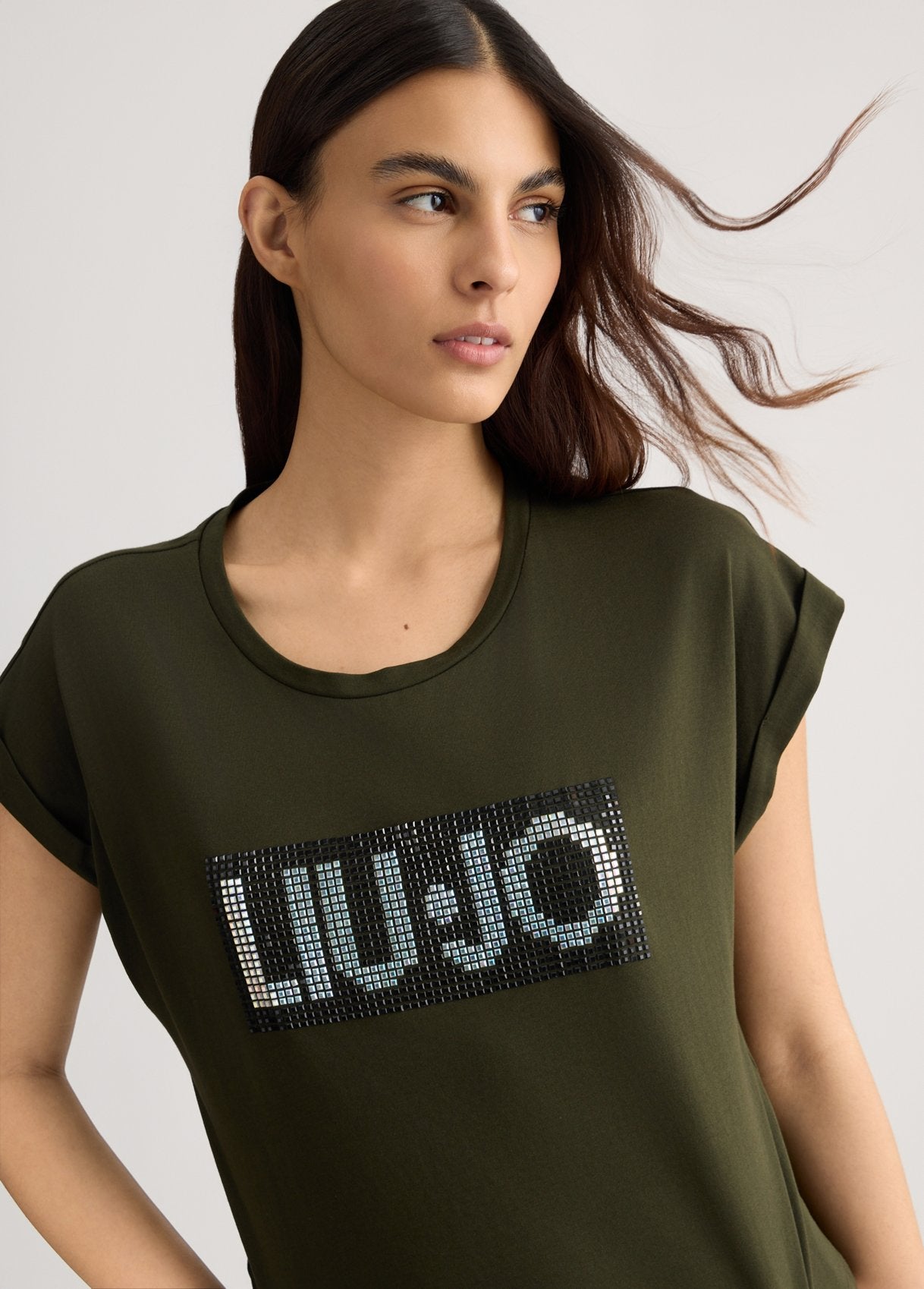 LiuJot-shirtmaxilogostrassverdedettaglio