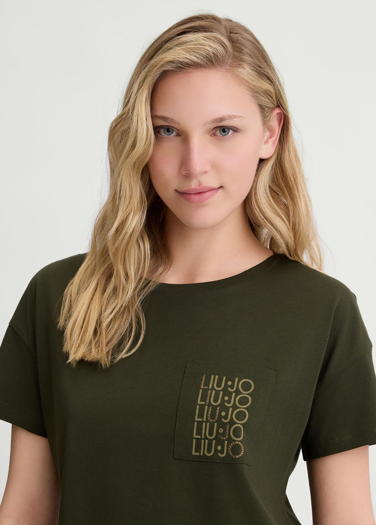 Liu_Jo_t-shirt_taschino_logo_verde_militare_dettaglio
