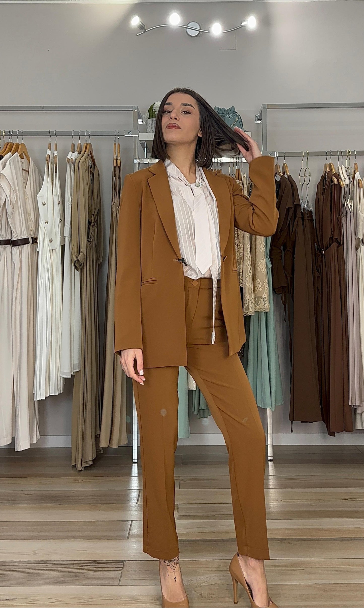 Pantalone Maryley marrone dettaglio