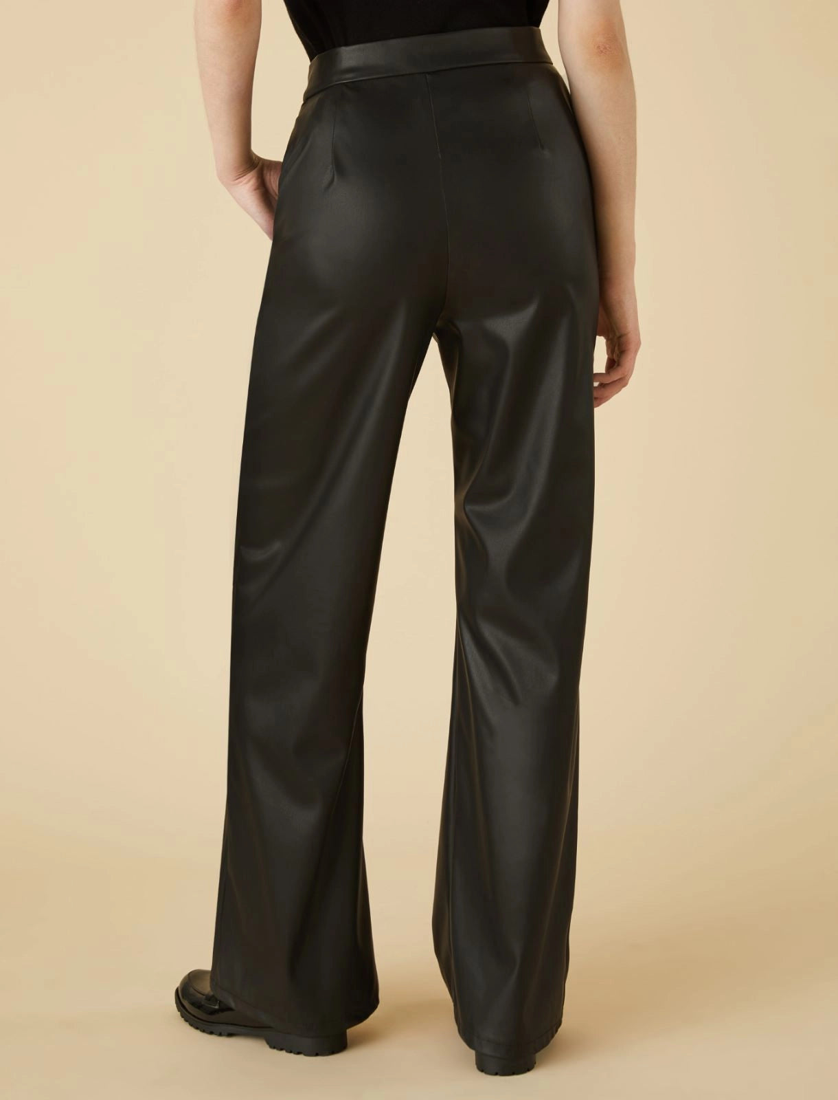 Pantalone in ecopelle nero retro