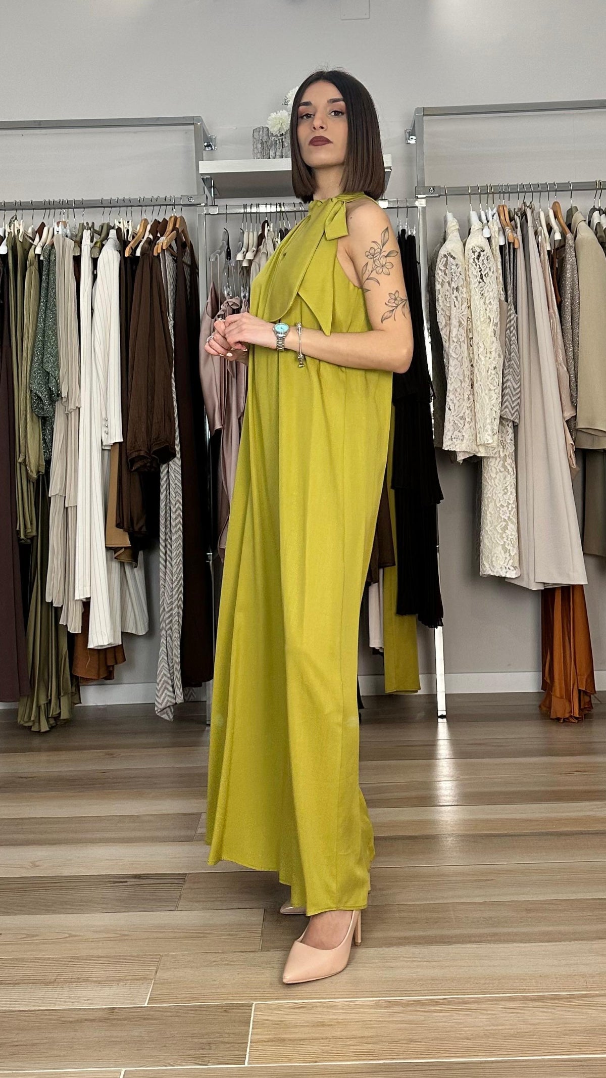 Abito lungo scollo halter Lokita laterale