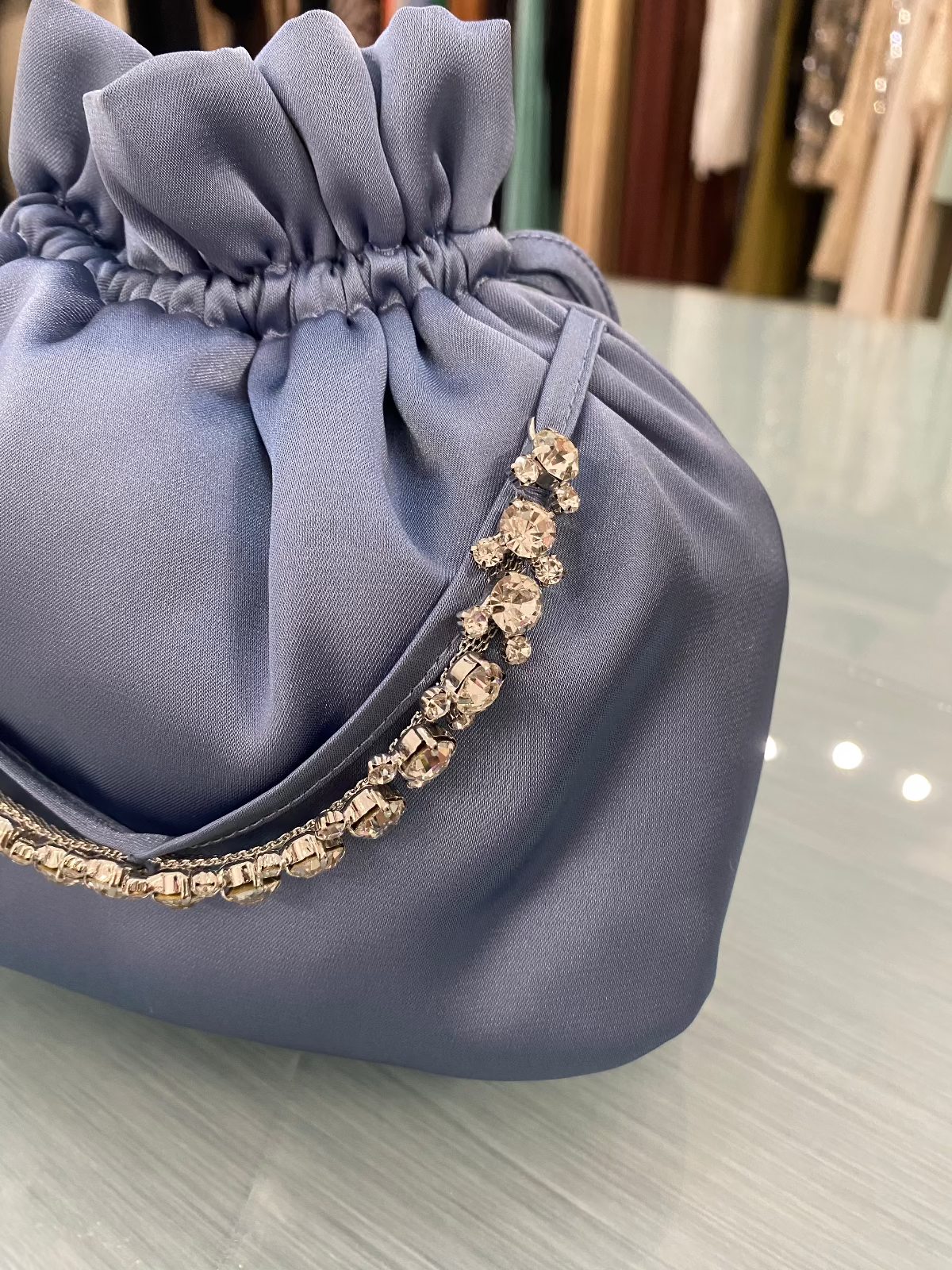 Emme Marella pochette elegante dettaglio