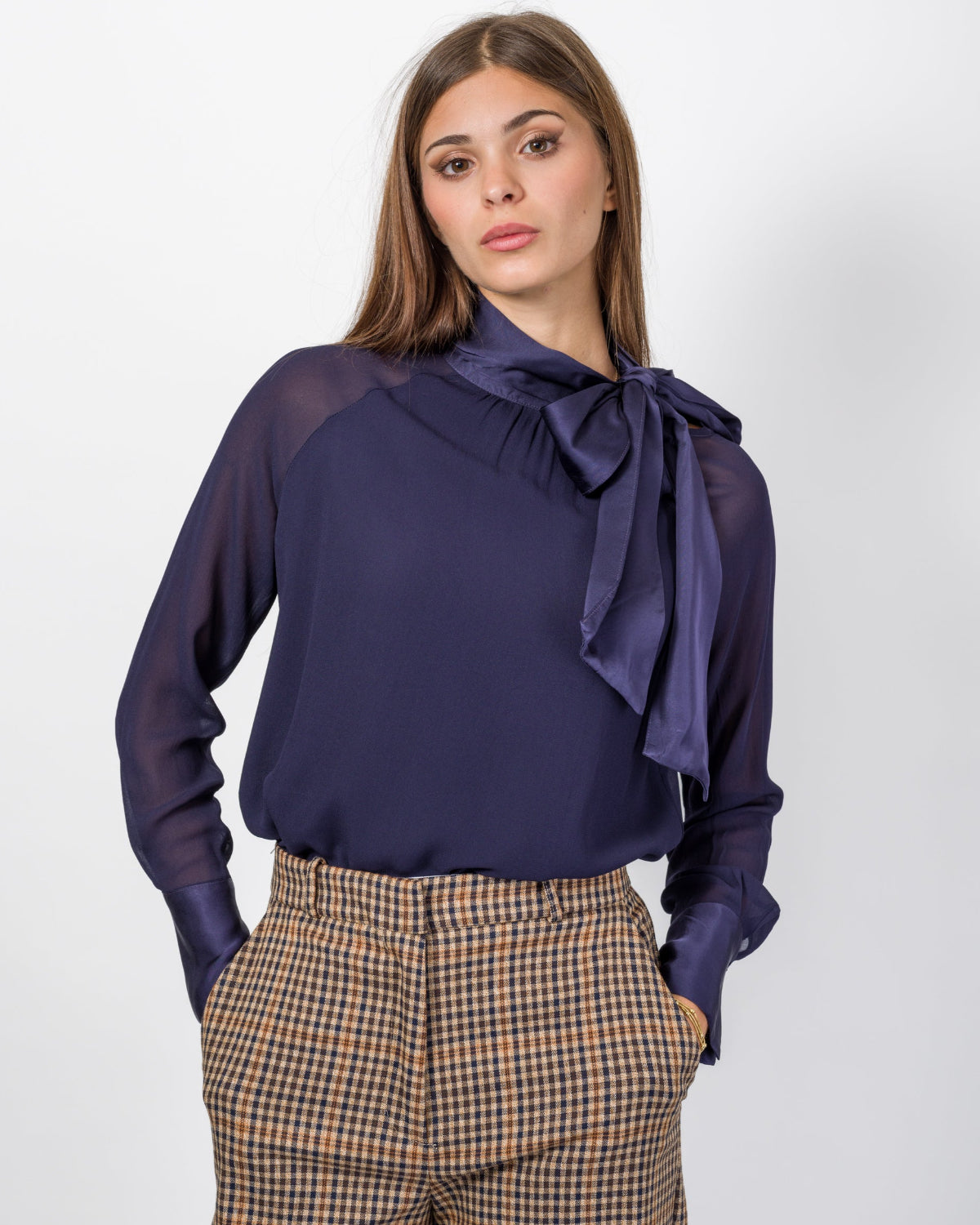 Haveoneblusaconfioccoblufrontale