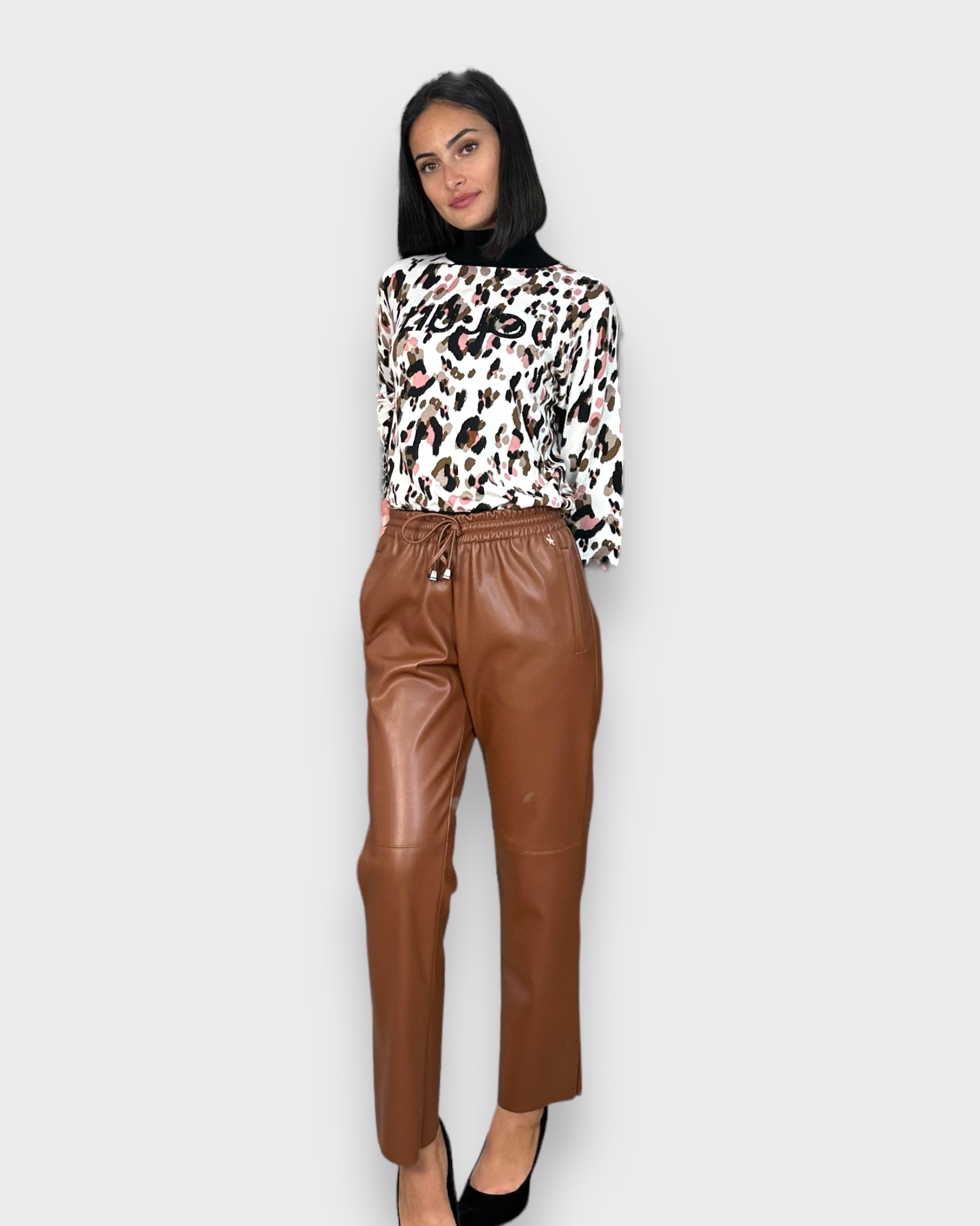 Susy mix pantalone in ecopelle marrone - Premium PANTALONI from SOUVENIR - Just €135! Shop now at Amaltea