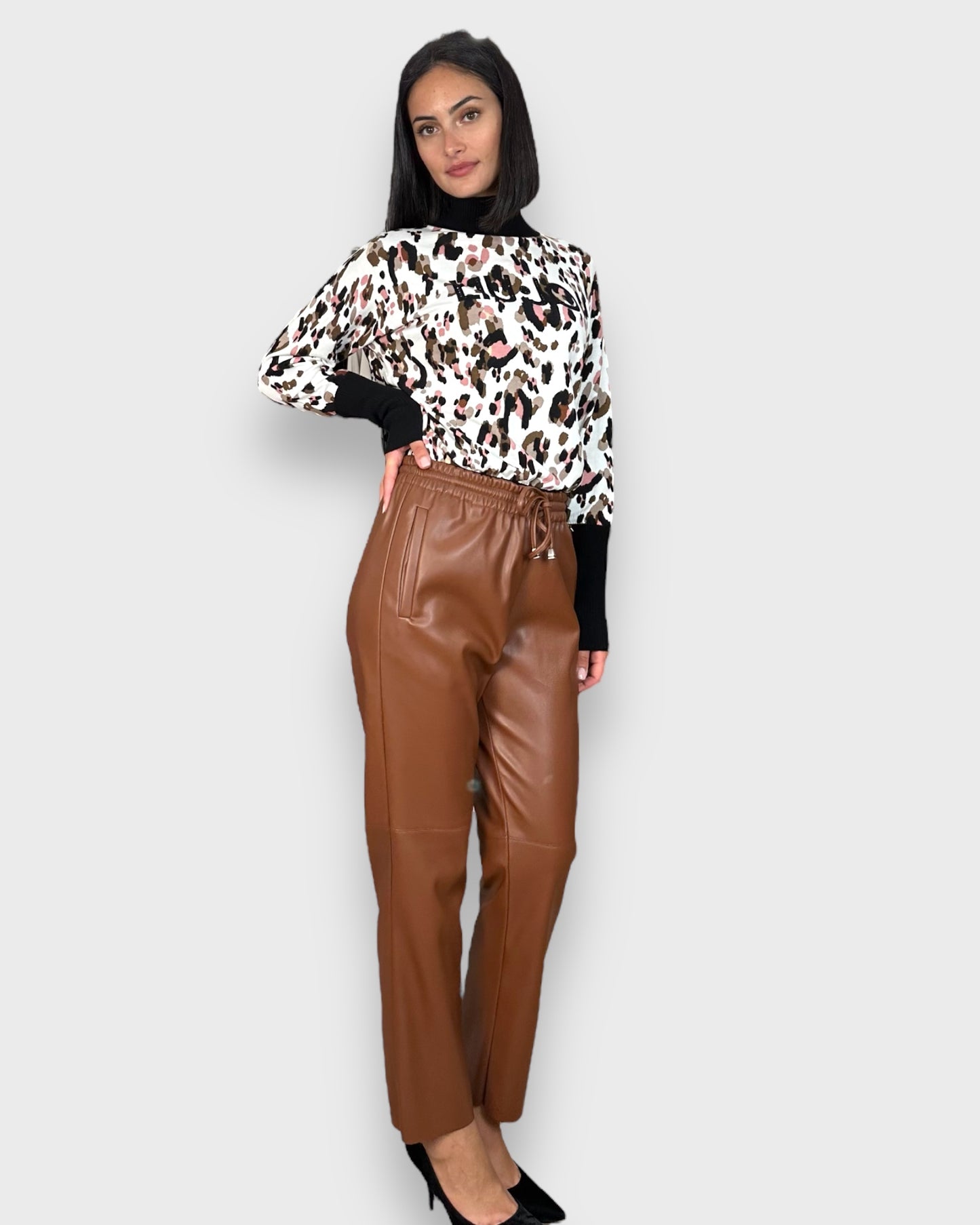 Susy mix pantalone in ecopelle marrone - Premium PANTALONI from SOUVENIR - Just €135! Shop now at Amaltea