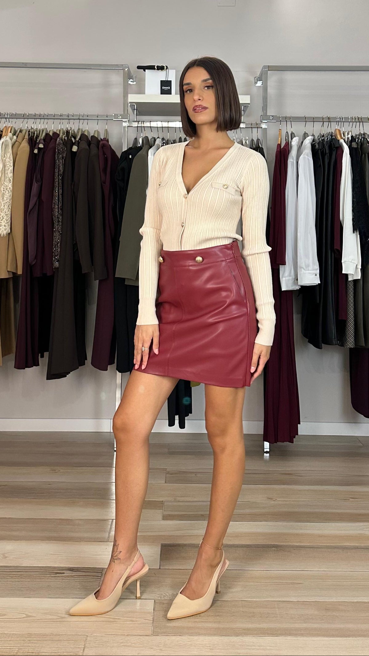 Kocca gonna corta in ecopelle bordeaux dettaglio