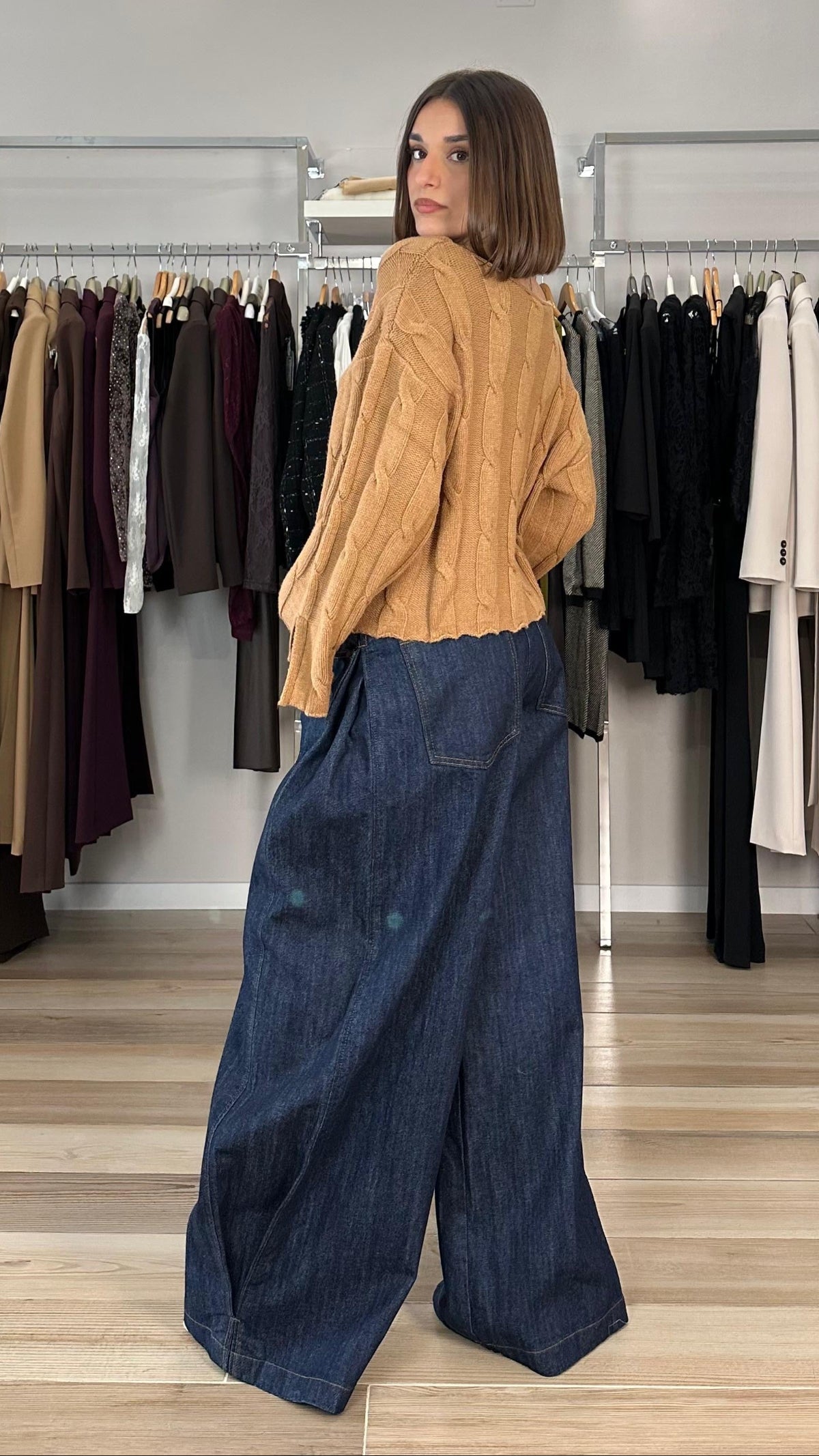 Kocca maglione a trecce cammello dettaglio