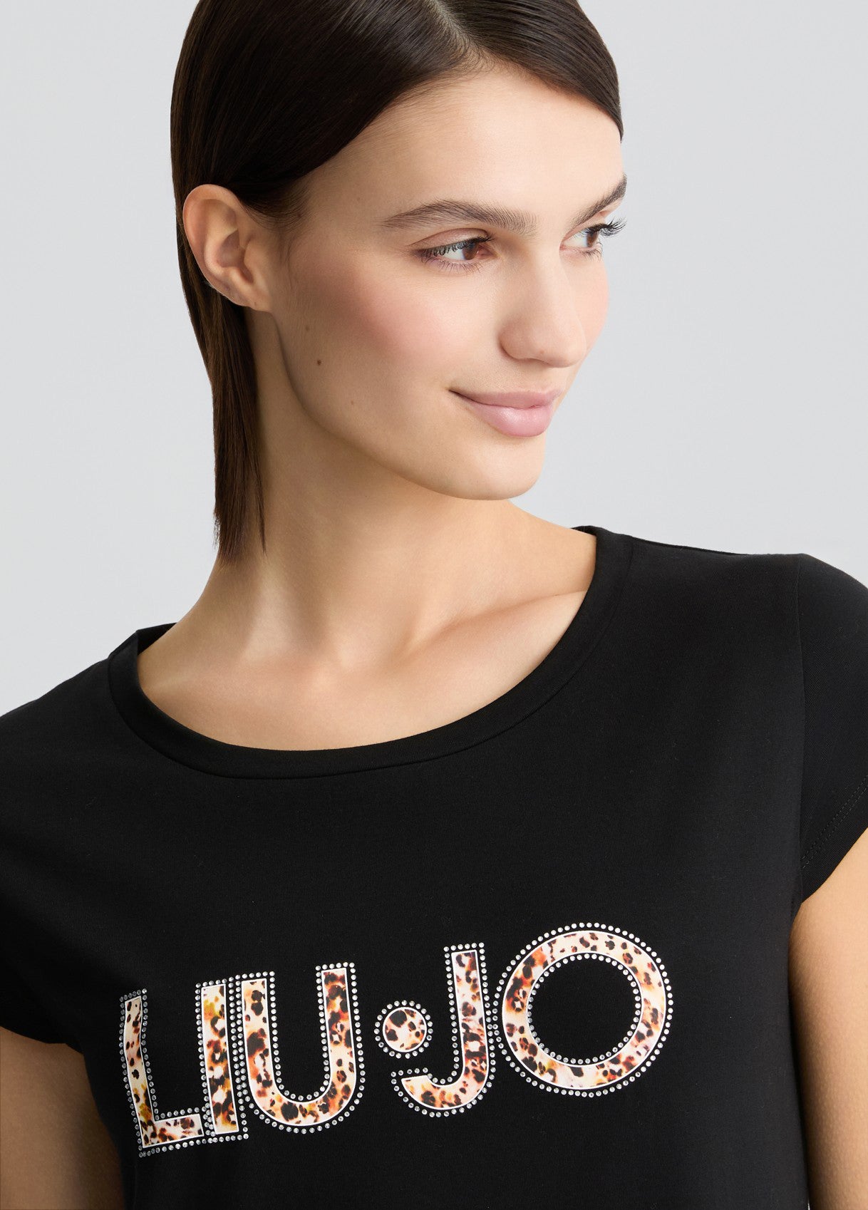 LiuJoabitoinjerseyconlogodettaglio_9ece7564-365e-493d-975b-c1e22523e559