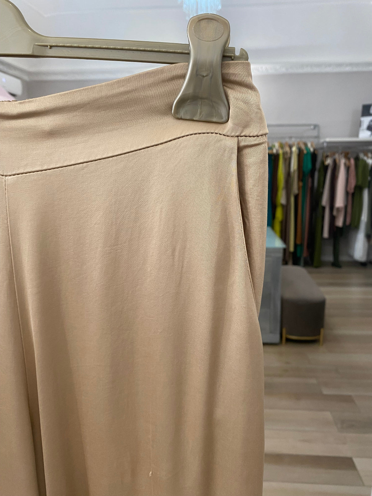 Pantalone_Maryley_in_viscosa_beige dettaglio