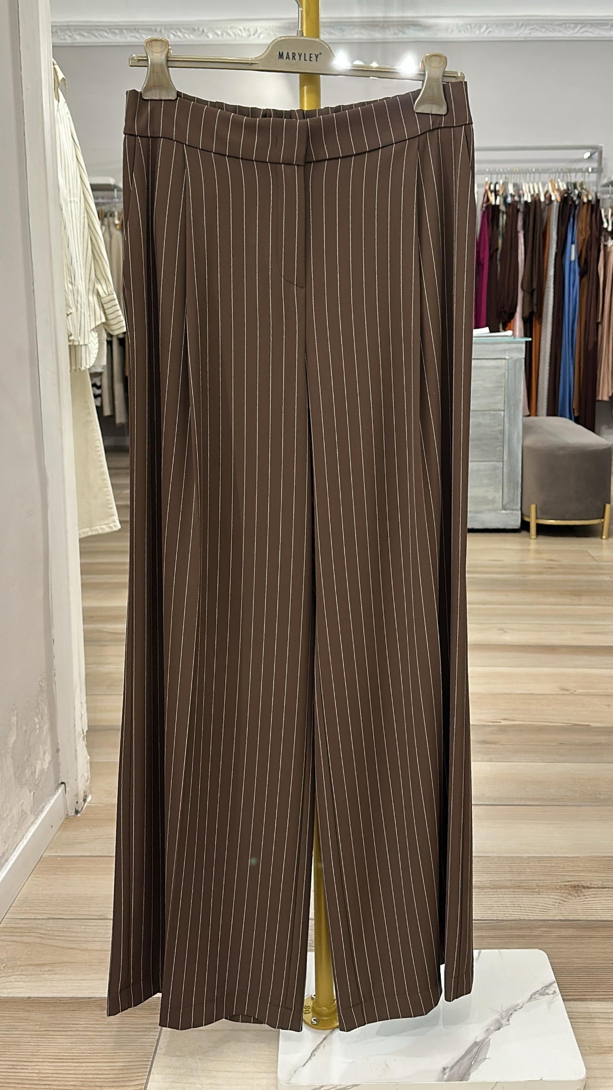 Pantalone gessato Maryley marrone frontale