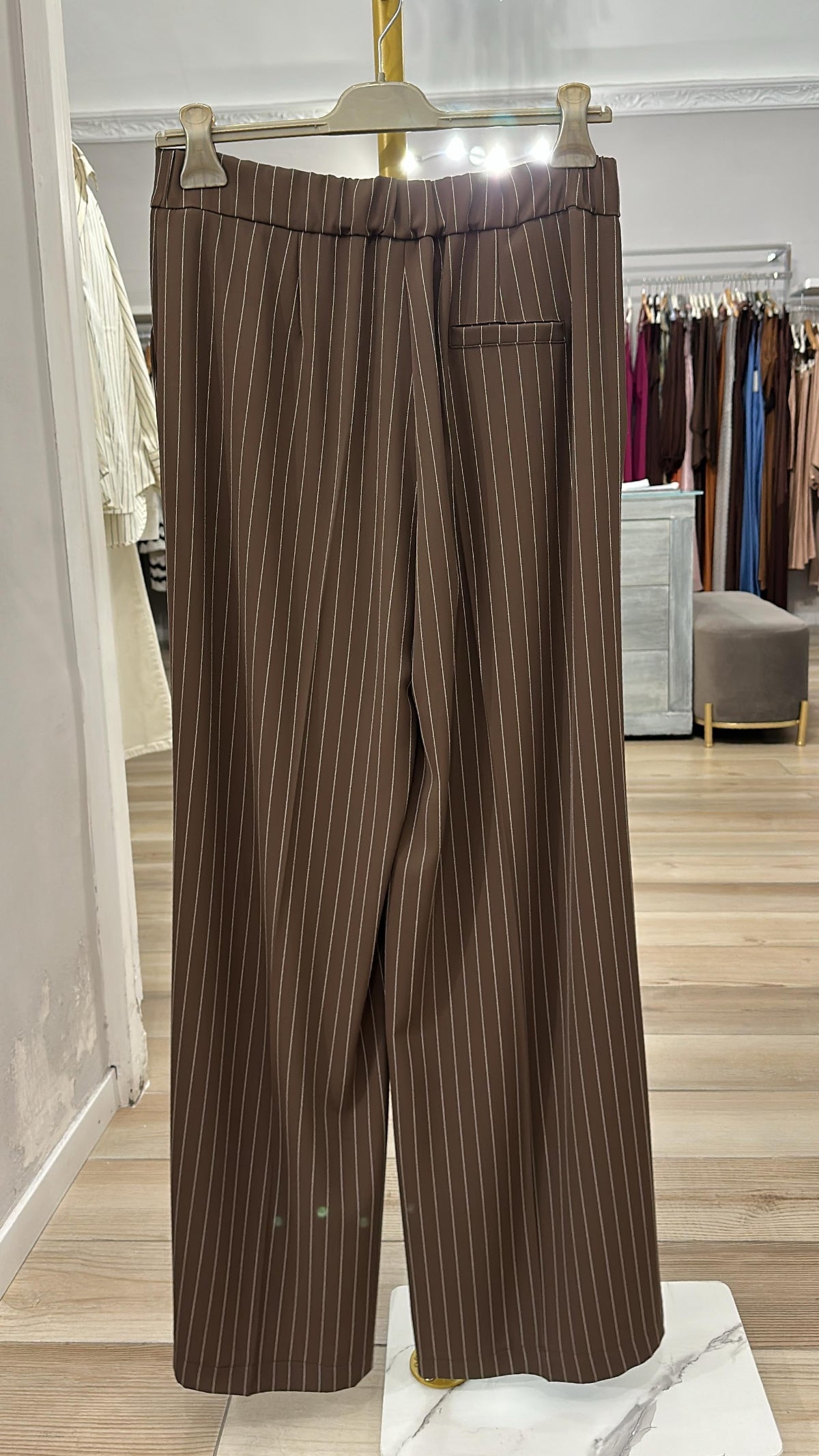 Pantalone gessato Maryley marrone retro