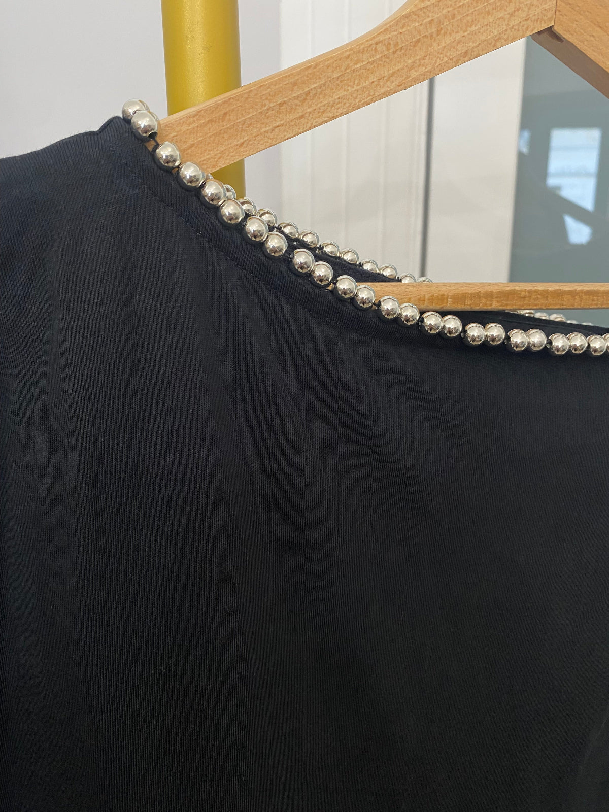 Souvenir t-shirt con perline nera dettaglio