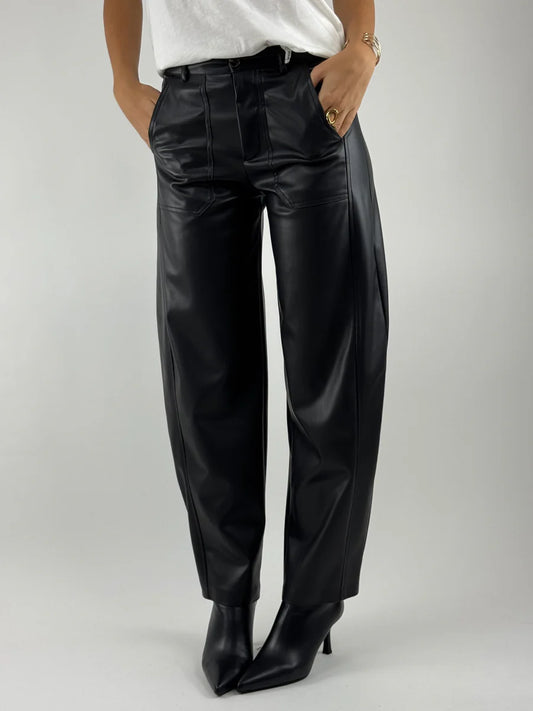 Susy_mix_pantalone_in_ecopelle_nero_frontale