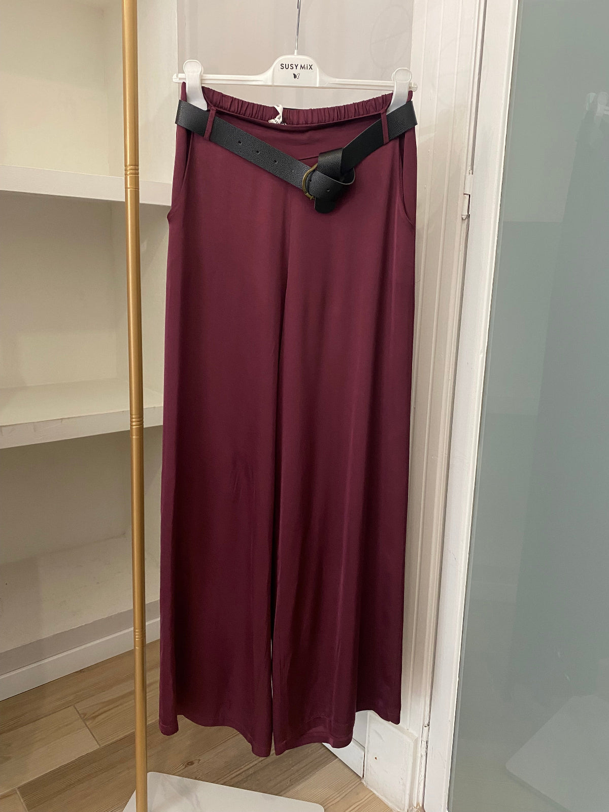 Susy mix pantalone in satin bordeaux