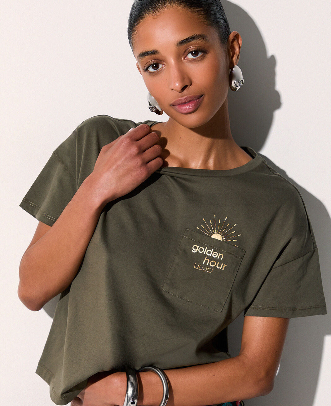 T-shirtLiuJotaschinoverdedettaglio